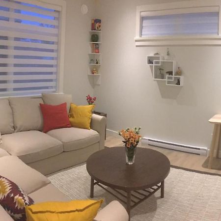 Mollys Cottage-The Suite On Vancouver Island Near Yyj Airport And The Wa And Bc Ferries North Saanich エクステリア 写真