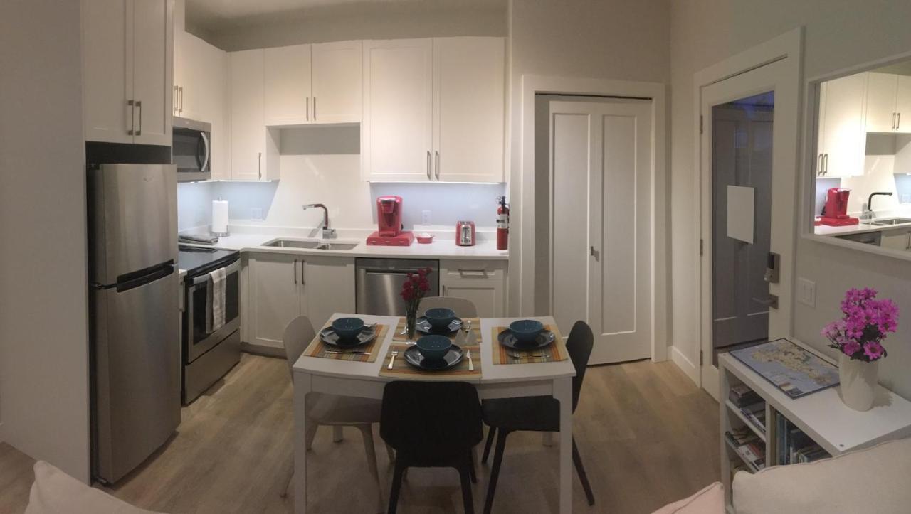 Mollys Cottage-The Suite On Vancouver Island Near Yyj Airport And The Wa And Bc Ferries North Saanich エクステリア 写真