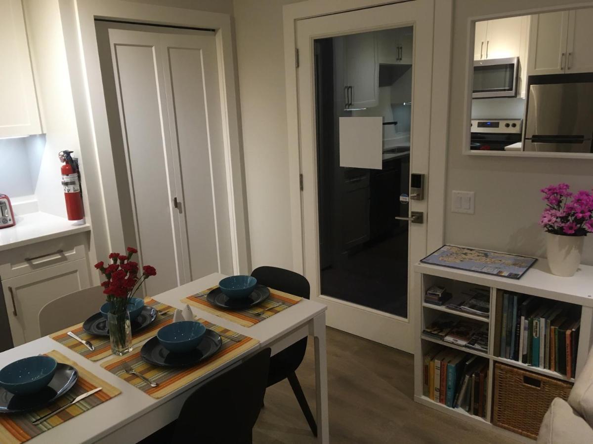 Mollys Cottage-The Suite On Vancouver Island Near Yyj Airport And The Wa And Bc Ferries North Saanich エクステリア 写真