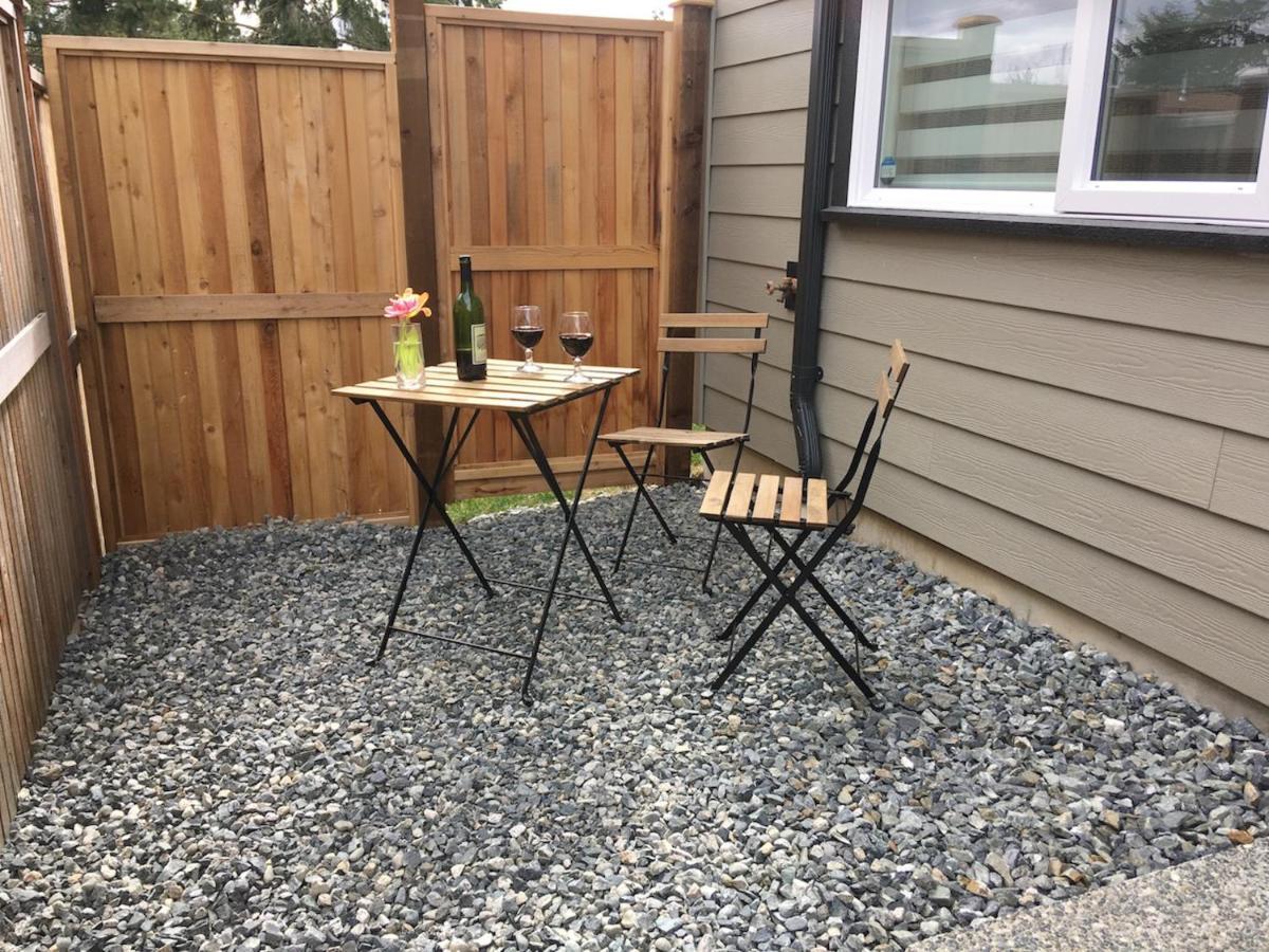 Mollys Cottage-The Suite On Vancouver Island Near Yyj Airport And The Wa And Bc Ferries North Saanich エクステリア 写真