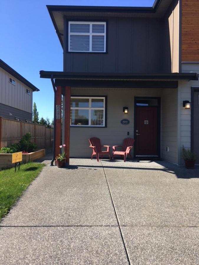 Mollys Cottage-The Suite On Vancouver Island Near Yyj Airport And The Wa And Bc Ferries North Saanich エクステリア 写真