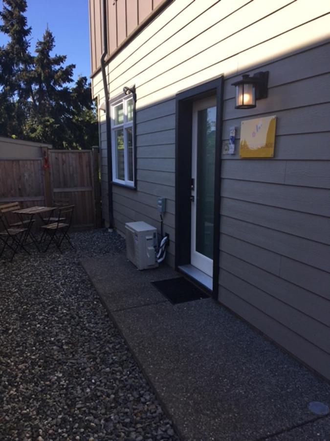 Mollys Cottage-The Suite On Vancouver Island Near Yyj Airport And The Wa And Bc Ferries North Saanich エクステリア 写真