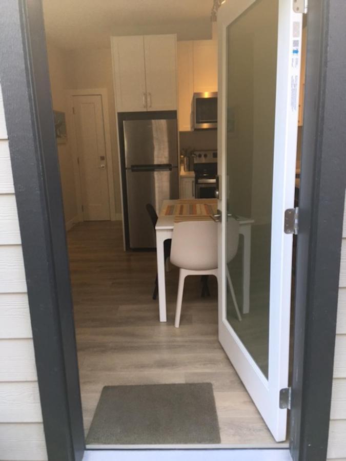 Mollys Cottage-The Suite On Vancouver Island Near Yyj Airport And The Wa And Bc Ferries North Saanich エクステリア 写真